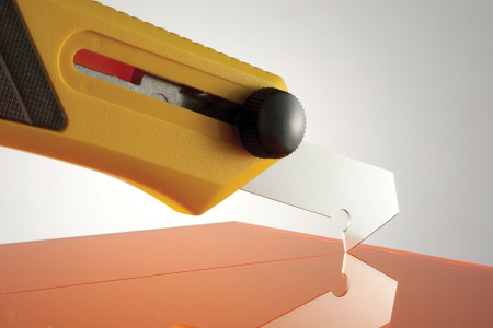 Нож для пластика усиленный с лезвиями в комплекте Olfa. Арт PC-L