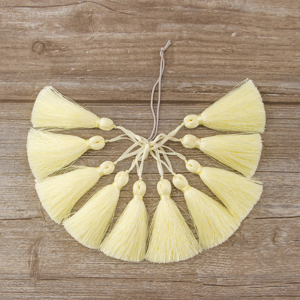 Кисть декоративная на шнуре, длина 60 мм, цвет кремовый. Арт KY - 04-col.PE - 4