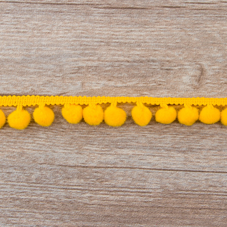 Тесьма с помпонами, диаметр 10 мм, цвет ярко-желтый. Арт PA-18-col.104