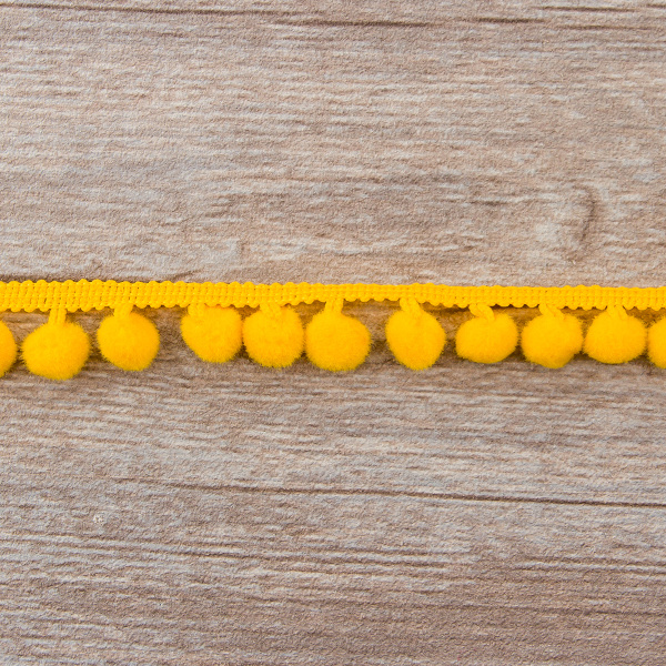 Тесьма с помпонами, диаметр 10 мм, цвет ярко-желтый. Арт PA-18-col.104