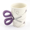 Кружка с ручкой и рисунком в виде ножниц. Арт N4371.3