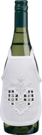 Набор для вышивания фартучков на бутылку в технике харгандер "Белые сердечки". Арт 78-0634