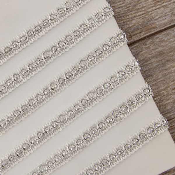 Тесьма PEGA декоративная, белая с люрексом, 9 мм . Арт 844180909DW601          