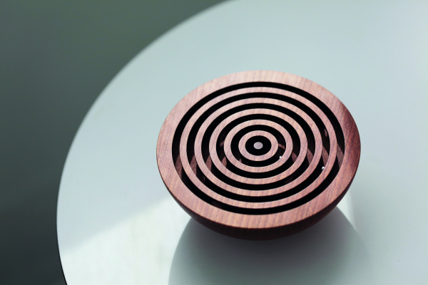 Головоломка-лабиринт дизайнерская NAEF CLASSIC "Sphaera" 6+, светлое дерево, 12,5 х 5,5 см. Арт 9719.1