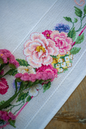 Набор для вышивания скатерти "Цветы и бабочки". Арт PN-0164423