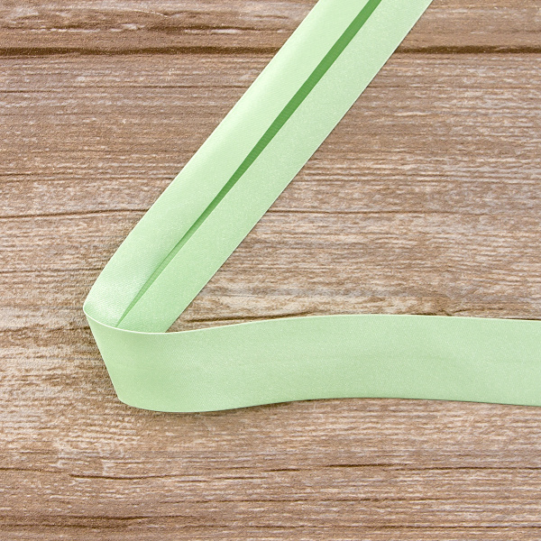 Косая бейка атласная 30 мм, 25 м, цвет 35, светло-зеленый. Арт 6260-30мм-35            