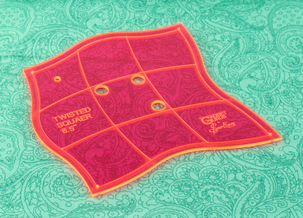 Лекало "Изогнутый квадрат" . Арт ERGG03.PNK              