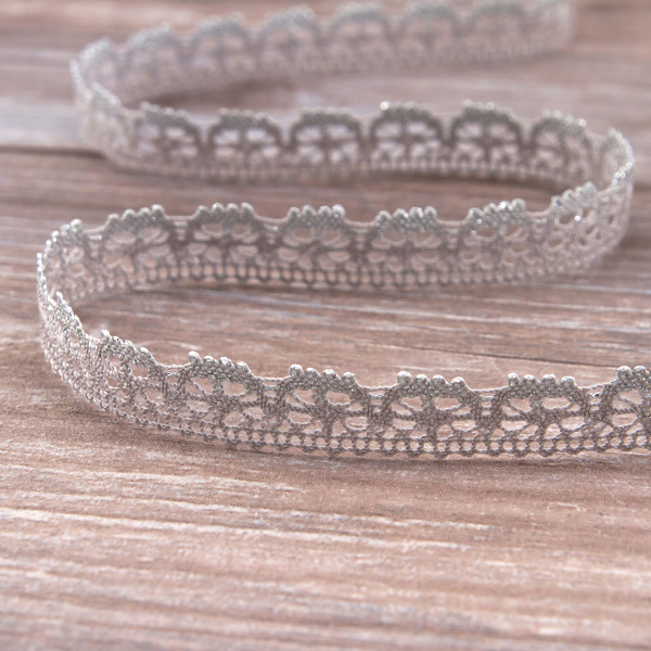 Мерсеризованное хлопковое кружево, 15 мм, цвет серый с серебристым люрексом. Арт 3247/J9                 