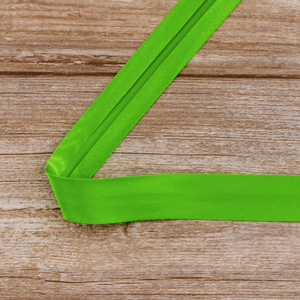 Косая бейка атласная 30 мм, 25 м, цвет 62, майская зелень. Арт 6260-30мм-62            