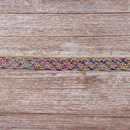 Мерсеризованное хлопковое кружево, 13 мм, цвет бежевый с сиренево-желто-розовым. Арт 3155/A5