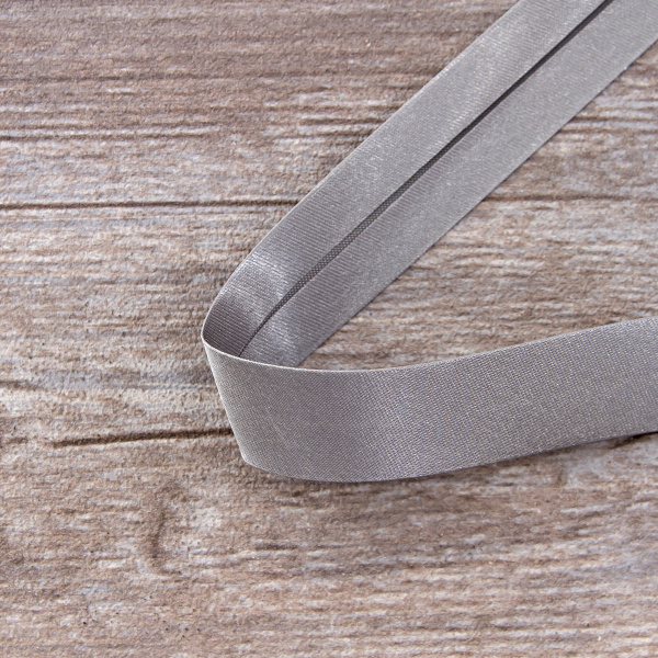 Косая бейка атласная 20 мм, 25 м, цвет 103, темно-серый. Арт 6260-20мм-103