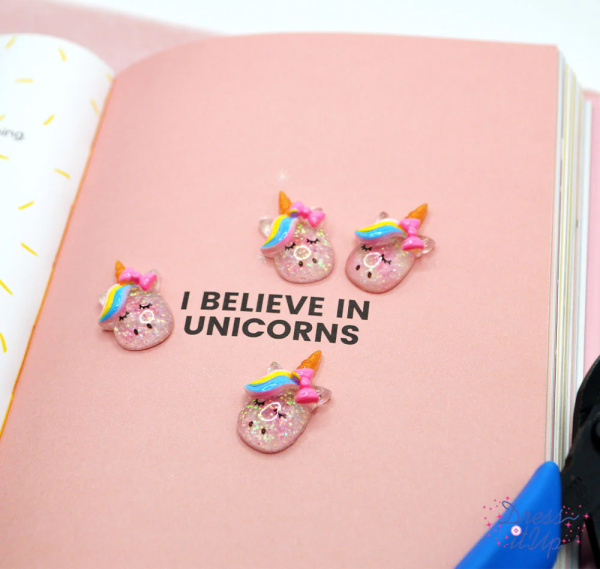 Набор пуговиц и/или декоративных элементов "Принцесы-единорожки". Арт 12207