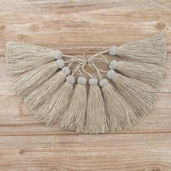 Кисть декоративная на шнуре, длина 120 мм, цвет серебряный. Арт KY - 07-col.PE - 65