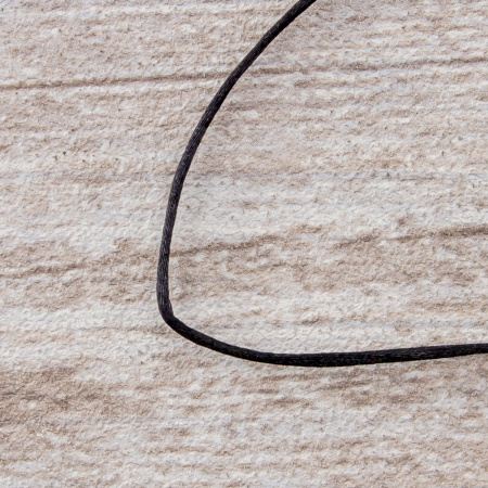 Шнур атласный мини-рулон, 1,5 мм, 4,5 м, цвет 01, черный. Арт P00470-1,5мм-01         