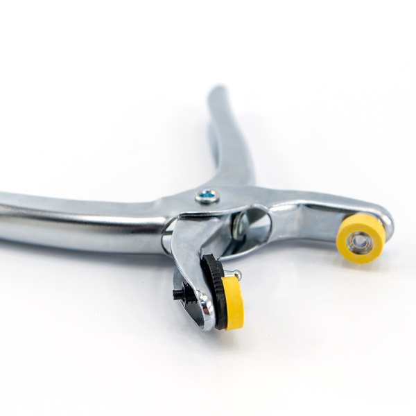 Щипцы для установки кнопок серии 440, 445 и блочек серии 435. Арт 456                     