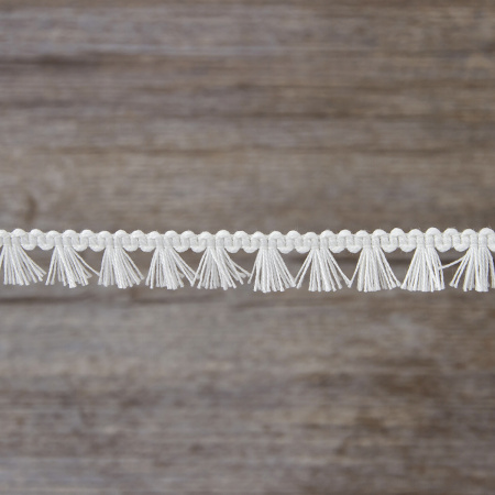 Тесьма декоративная, 16 мм, с бахромой, цвет белый. Арт 2204/01