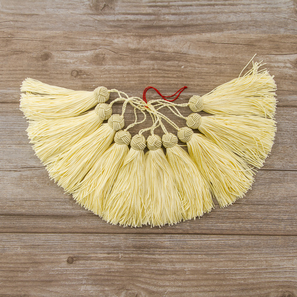 Кисть декоративная на шнуре, длина 120 мм, цвет кремовый. Арт KY - 07-col.PE - 4