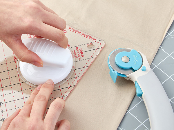 Ручка, для безопасного захвата линейки при шитье. Арт ER904