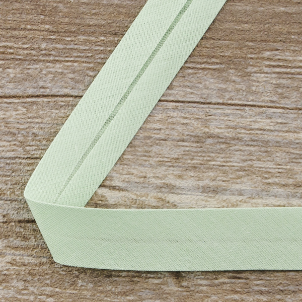 Косая бейка хлопок/полиэстер 20 мм, 25 м, цвет 35, зеленый светлый. Арт 6120-20мм-35            