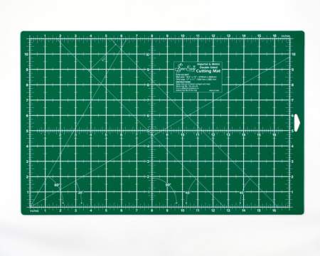 Набор для пэчворка: мат двусторонний 43 х 28 см/17" x 11", линейка 12'' х 6 1/2', нож ролевый 45 мм. Арт ER4103             