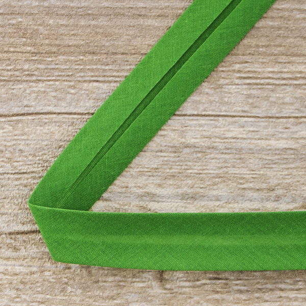 Косая бейка хлопок/полиэстер 20 мм, 25 м, цвет 74, насыщенный зеленый. Арт 6120-20мм-74            