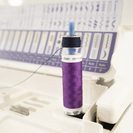 Пластиковый переходник для шпулек. Арт 137                     