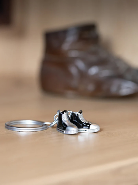 Брелок TROIKA "CHUCKS". Арт KR25-01-MA