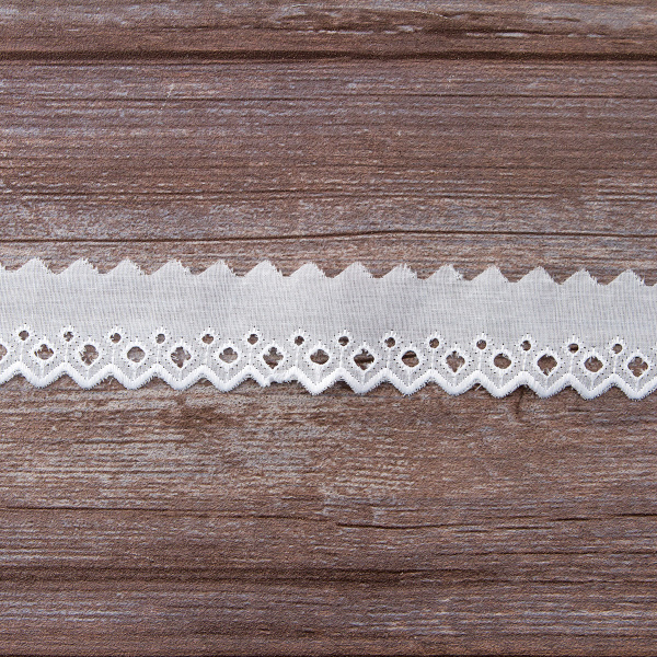 Вышитое шитье на батисте  IEMESA, 70 мм, длина 14 м, цвет белый. Арт I053/01