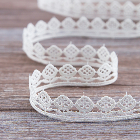 Вышитое шитье на батисте  IEMESA, 70 мм, длина 14 м, цвет белый. Арт I058/01