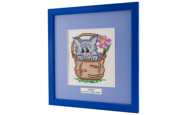 Вышитая картина "Кошка в лукошке". Арт Модель 01.031.01