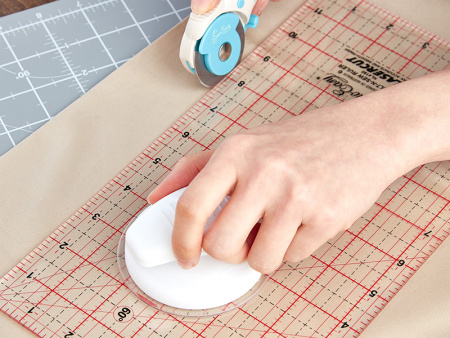 Ручка, для безопасного захвата линейки при шитье. Арт ER904