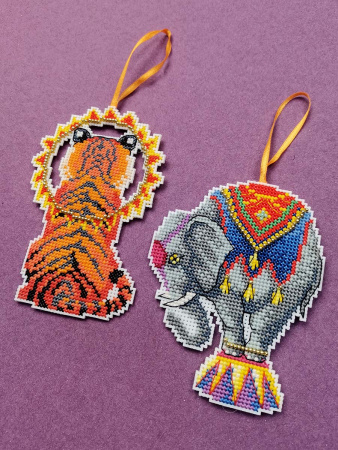 Набор для вышивания на пластиковой канве "Шапито". Арт 23.001.13