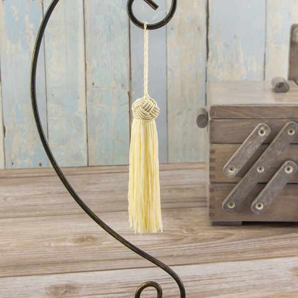 Кисть декоративная на шнуре, длина 120 мм, цвет кремовый. Арт KY - 07-col.PE - 4