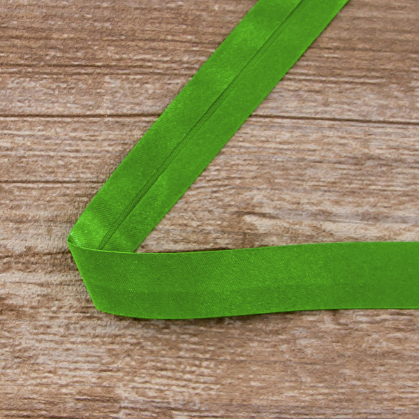 Косая бейка атласная 20 мм, 25 м, цвет 62, майская зелень. Арт 6260-20мм-62            