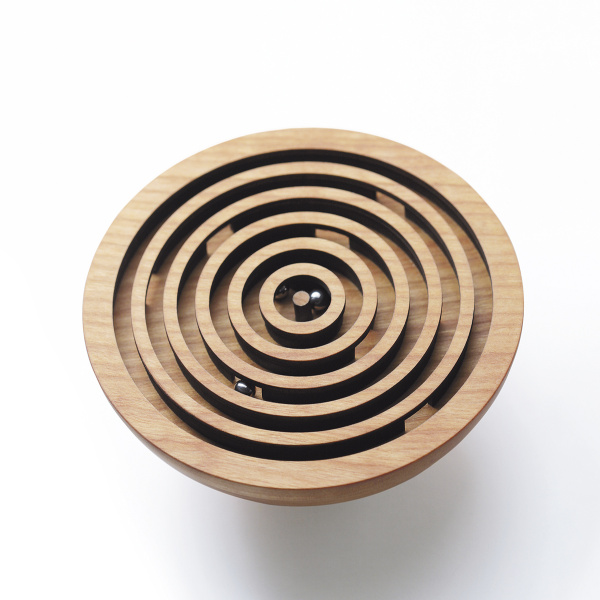 Головоломка-лабиринт дизайнерская NAEF CLASSIC "Sphaera" 6+, темное дерево, 12,5 х 5,5 см. Арт 9719