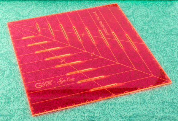 Лекало-квадрат с восходящими прорезями. Арт ERGG10.PNK              