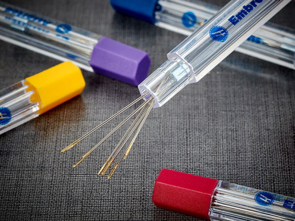 Набор игл в пластиковом футляре, 48 шт. в картонном прикассовом стенде. Арт 4923