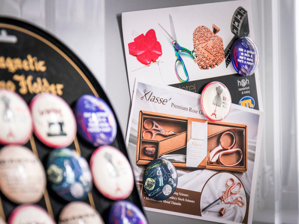 Набор магнитов стеклянных с изображением швейных сюжетов. Арт N4367