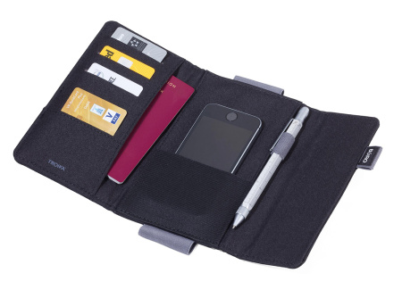 Кейс-органайзер TROIKA для проездных документов с магнитной застежкой. Арт TRV55/BK