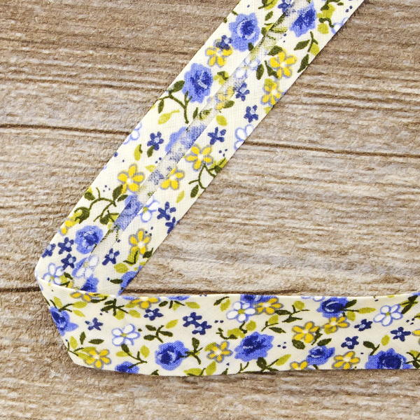 Косая бейка с  рисунком SAFISA, арт.6452, 20 мм, 20 м, цвет 02. Арт 6452-20мм-02