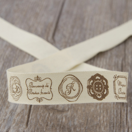 Лента хлопковая на картонной мини-катушке "Вензеля и надписи". Арт VR15.015