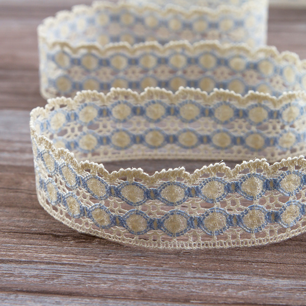 Мерсеризованное хлопковое кружево, 40 мм, цвет экрю с голубым. Арт 3680/98