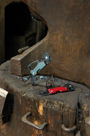 Брелок TROIKA "Мини-инструмент с 10 функциями". Арт KTL25/RD