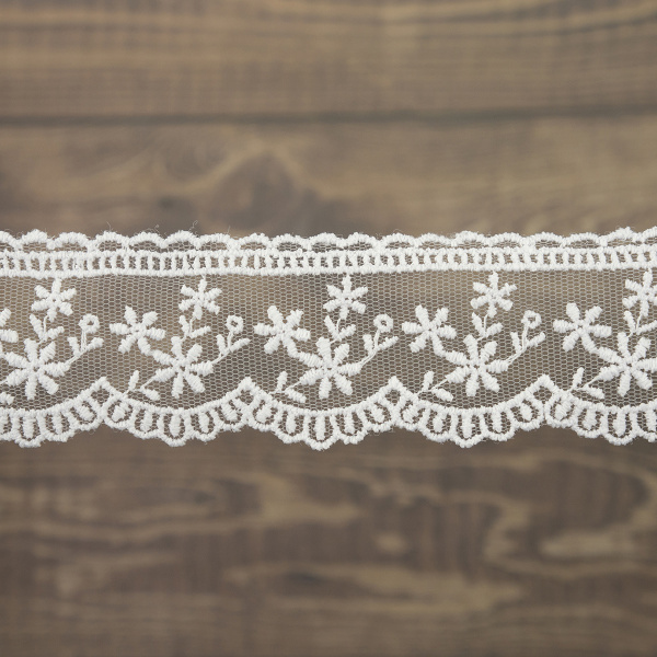 Кружево-вышивка на тюле, 40 мм, цвет белый, 100% полиэстер, 4,5 м. Арт T-3004.212