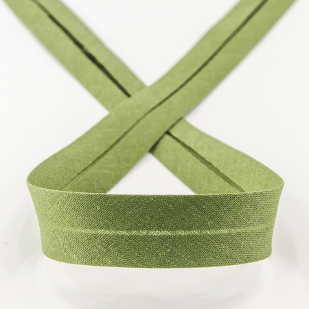 Косая бейка хлопок/полиэстер 20 мм, 25 м, цвет 26, хаки темный. Арт 6120-20мм-26            