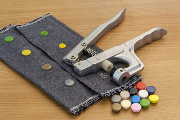 Щипцы для установки пластиковых кнопок серии 443. Арт 442