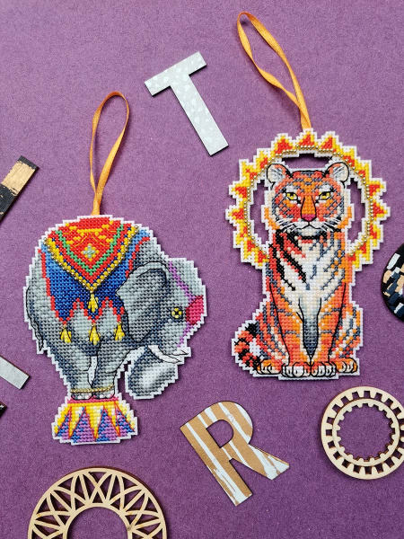 Набор для вышивания на пластиковой канве "Шапито". Арт 23.001.13