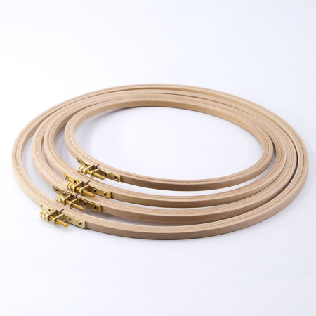 Пяльцы круглые с замком, высота обода  8 мм, диаметр 21,5 см. Арт 202-6                   