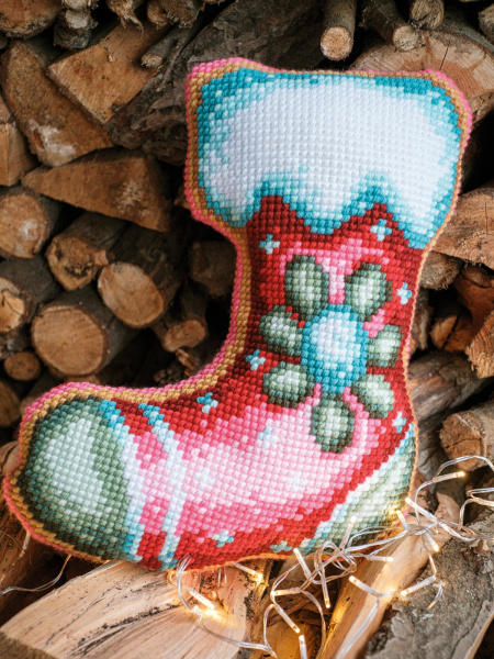 Набор для вышивания подушки "Новогодний носочек". Арт PN-0215336