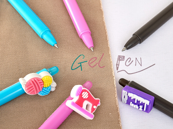 Ручки гелевые с ластиком, швейный дизайн, 3 цвета, 36 шт. в картонном прикассовом стенде. Арт N4377.1